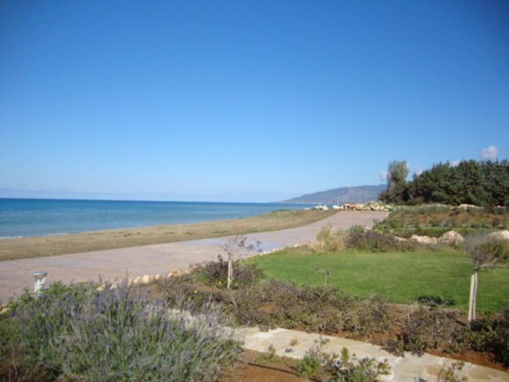Villa Saraliana Sandy Beach Villas - Heated Pool - Jacuzzi - Private Beach Area Polis Room photo